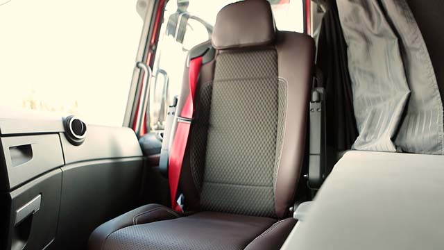 El asiento orientable Easy Access facilita los descansos.